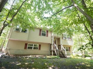 1215 Hunters Woods Dr, East Stroudsburg, PA