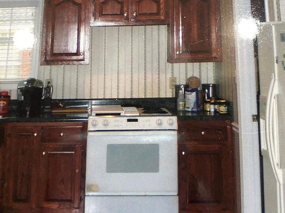 2nd image of 9 Pennington Pl