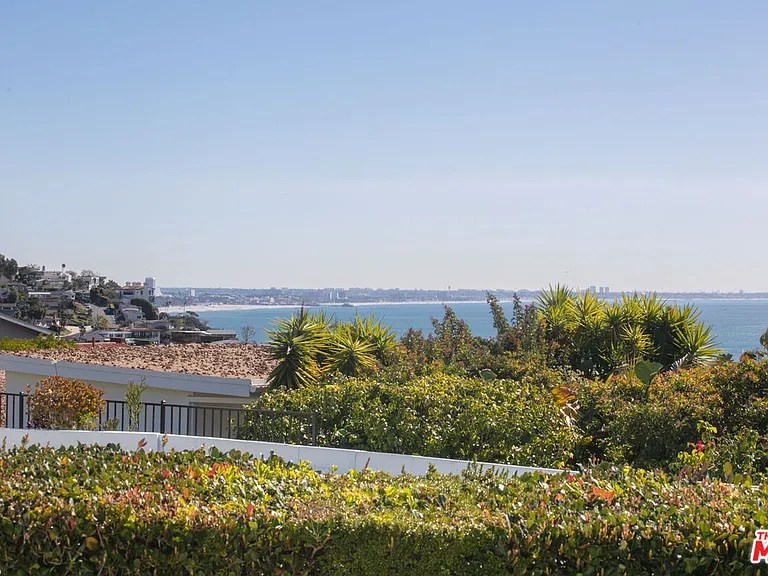3636 Oceanhill Way — Photo 26