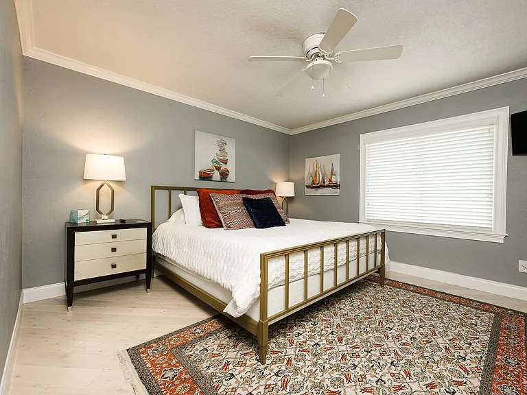 1130 John Anderson Dr — Photo 15