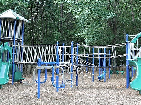 3rd image of 16213 Henderson Ln