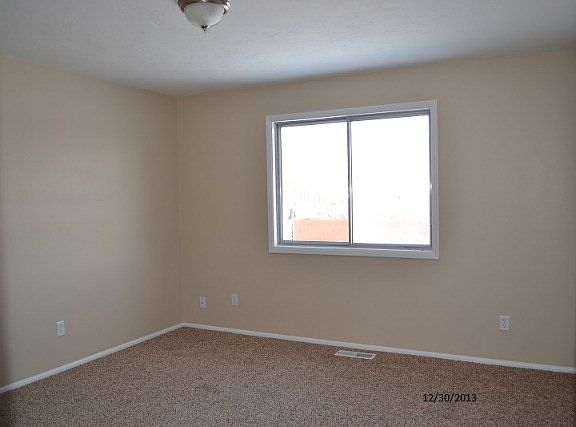 4th image of 844 S Maurine Dr