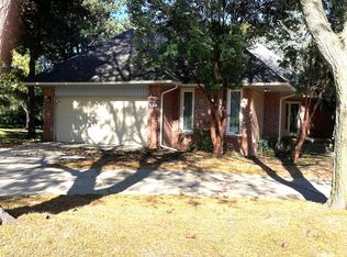 610 Augusta Dr, Rochester Hills, MI 48309