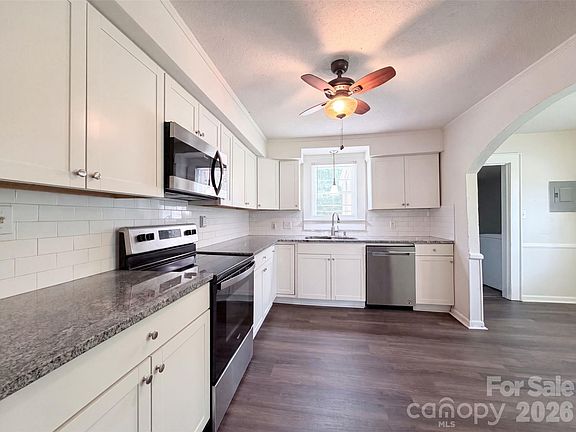 2nd image of 206 Lilly St