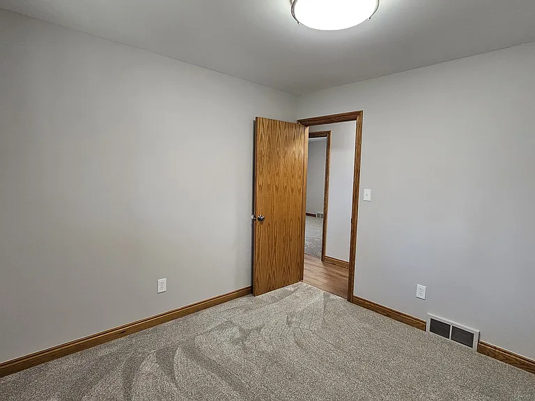 55143 Monroe Dr — Photo 10