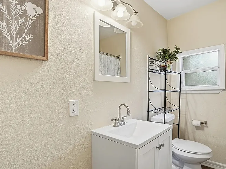 2720 SW 74th St #6 — Photo 4