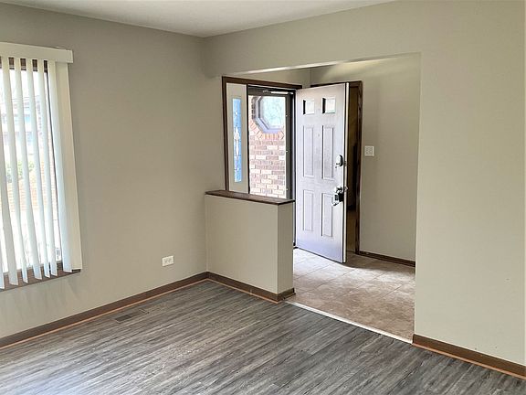 4th image of 15515 Long Ave