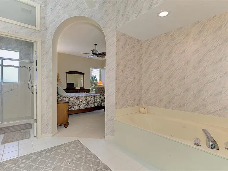 549 Fallbrook Dr — Photo 33