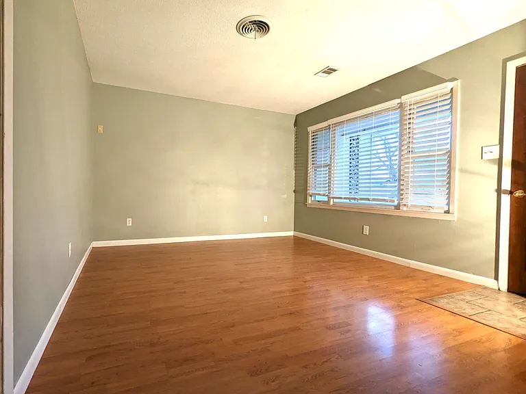 3316 Dayton Ave — Photo 3