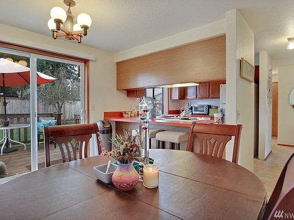 4th image of 9205 Quinault Dr NE