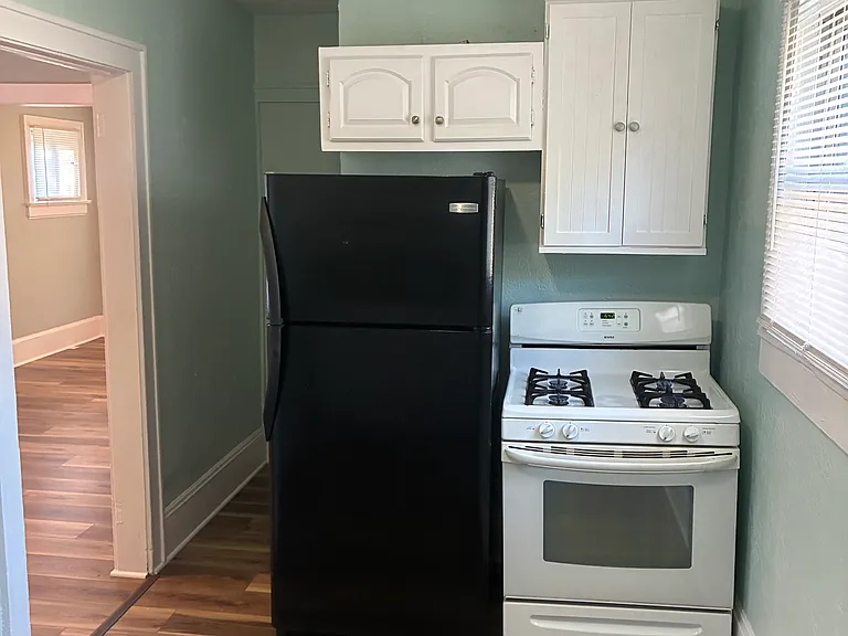 1086 Joy Ave — Photo 6