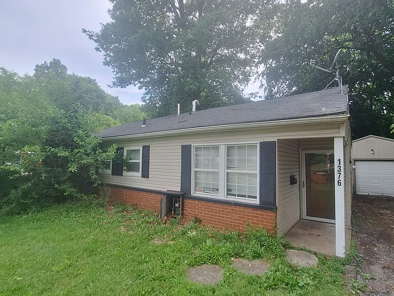1376 Seward Ave — Photo 10
