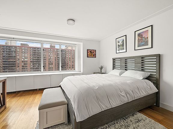 4th image of 392 Central Park W APT 14L