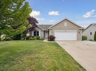 3806 Bent Pine Dr, Holland, MI 49424