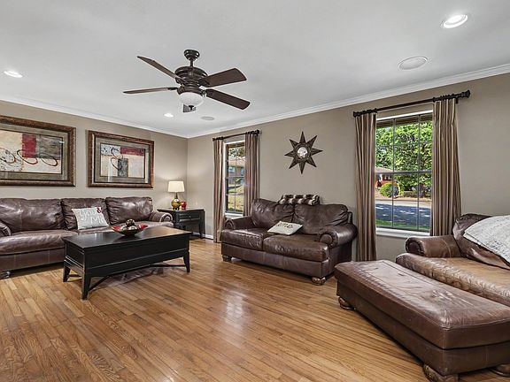 5th image of 7 Amber Ct