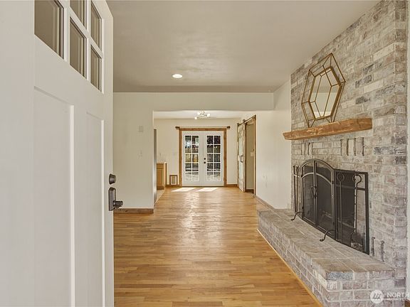 5th image of 1423 Seneca Street