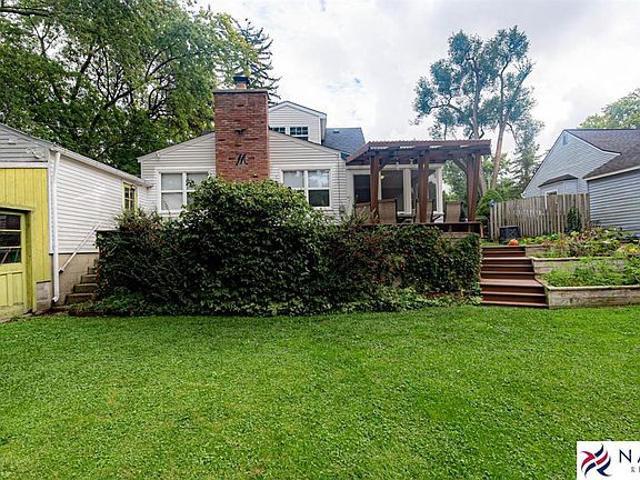 5th image of 2566 Parkwood Ave
