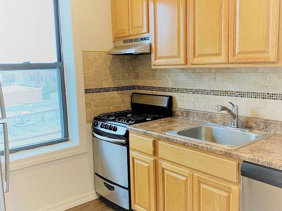 2nd image of 2562 41st St APT 1D
