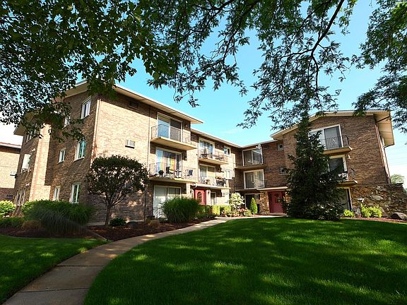 3rd image of 9032 W 140th St APT 3D