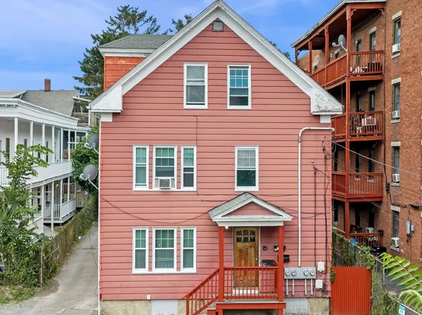 15 1/2 Palmer St, Salem, MA 01970