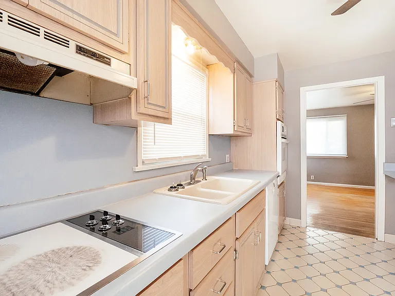 1015 Brough Ave — Photo 4
