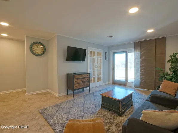 139 Foxfire Dr APT 104, Mount Pocono, PA 18344