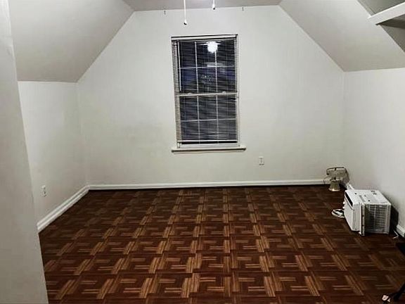 4th image of 2812 Amherst Ridge Way