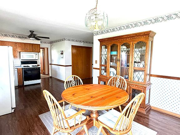 3rd image of 408 Princeton Dr