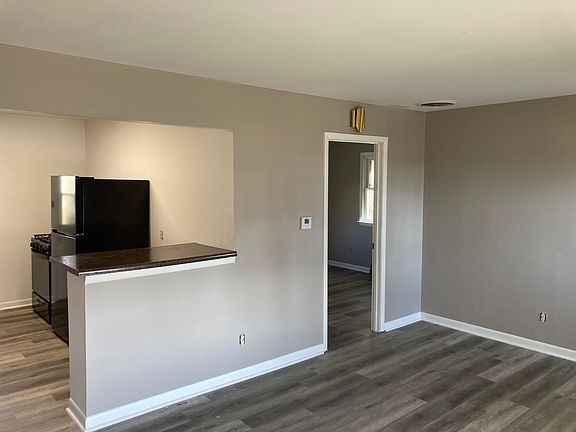 5th image of 227 W Vine St
