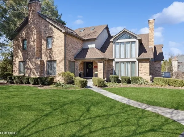6423 Garfield Ridge Ct, Willowbrook, IL 60527