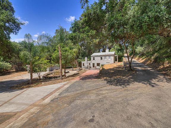4th image of 17220 Pine Ave #250