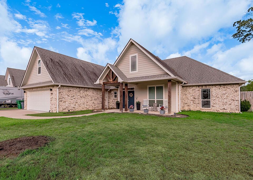 1st image of 220 Rustic Pines Dr