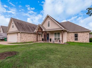 220 Rustic Pines Dr, Lufkin, TX 75904