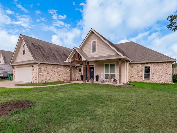 220 Rustic Pines Dr, Lufkin, TX 75904