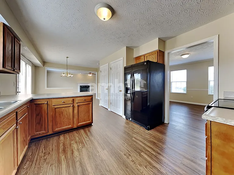 7011 Medford Ct — Photo 3