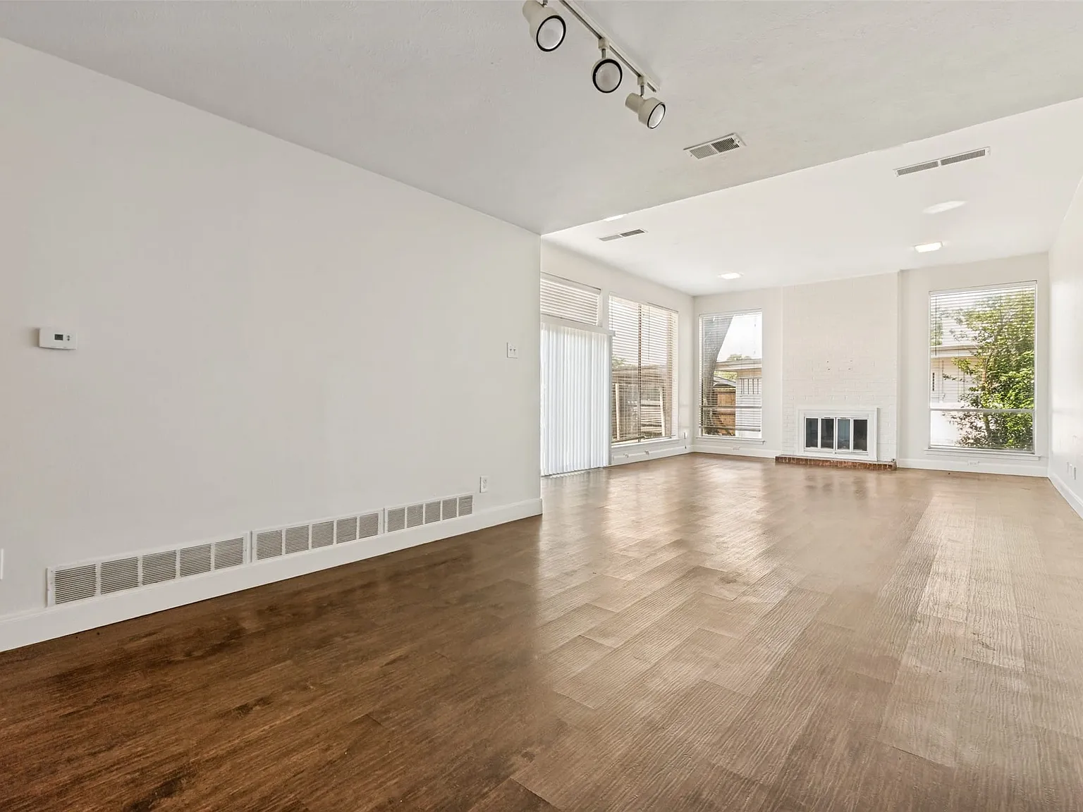 2 bed, 2.0 bath, 1606 sqft, $2,095 — Photo 4