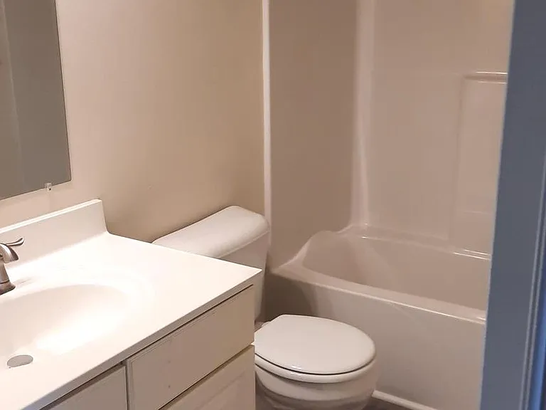 929 Admirals Quay Dr — Photo 16