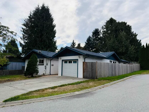 817 Mountainview Dr, Gibsons, BC V0N 1V9