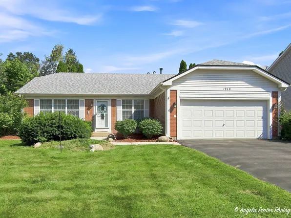 1940 Honey Locust Dr, Algonquin, IL 60102