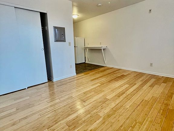 3rd image of 1819 N Cambridge Ave #310