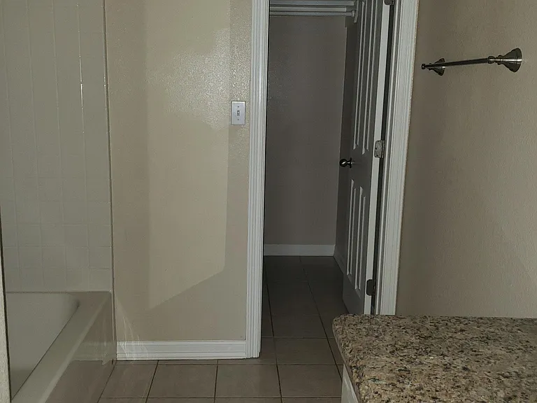 2001 Treasure Oaks Dr — Photo 9