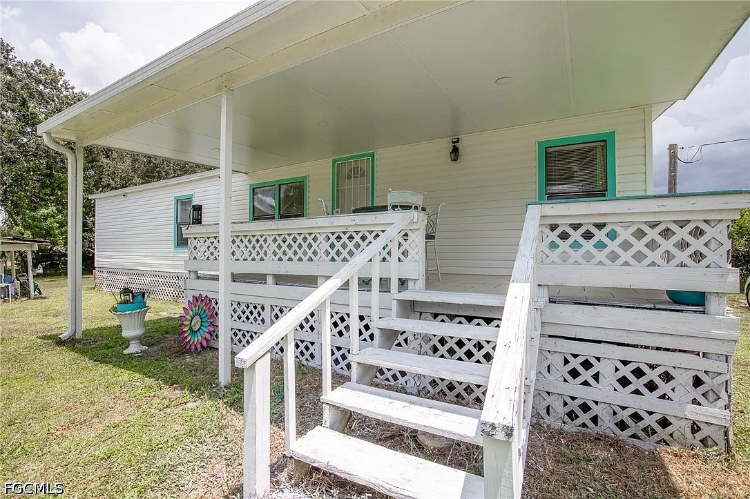 3 bed, 2.0 bath, 1404 sqft, $2,000 — Photo 1