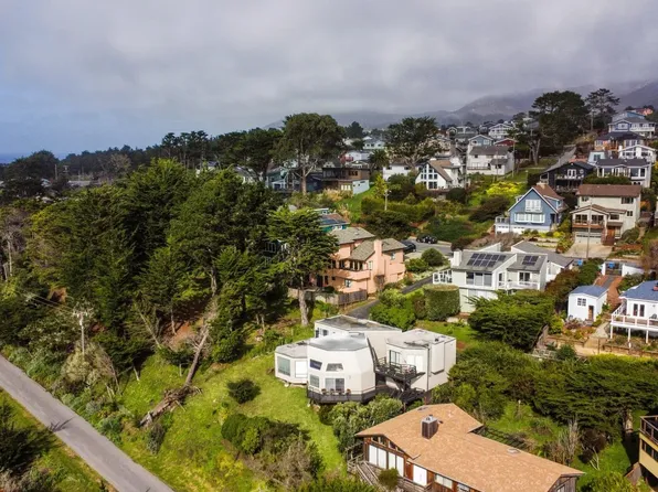 590 Stetson St, Moss Beach, CA 94038