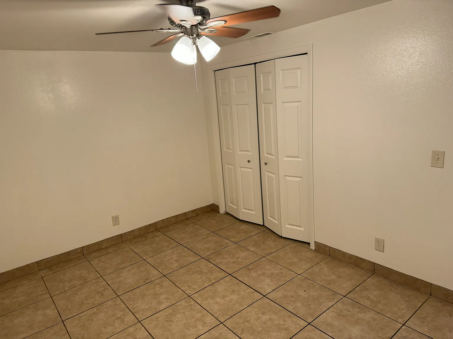2 bed, 994 sqft, $1,300 — Photo 3