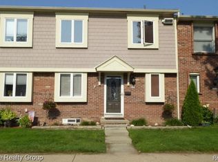 20002 S Great Oaks Cir, Clinton Township, MI 48036