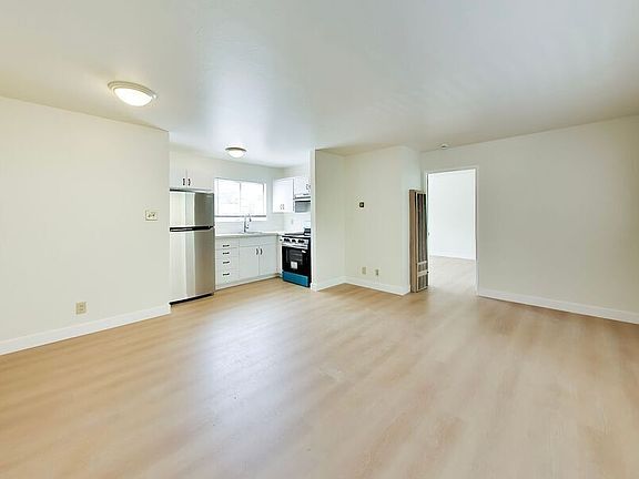 3rd image of 693 San Bruno Ave #4