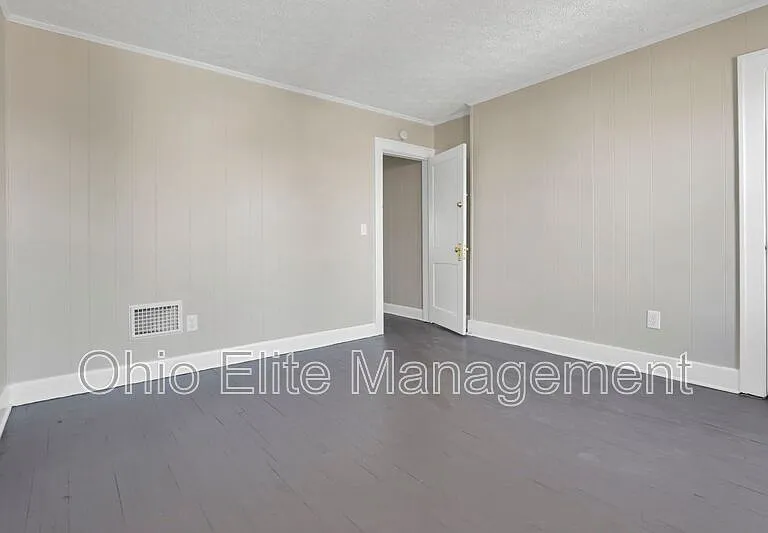 793 E Starr Ave — Photo 30