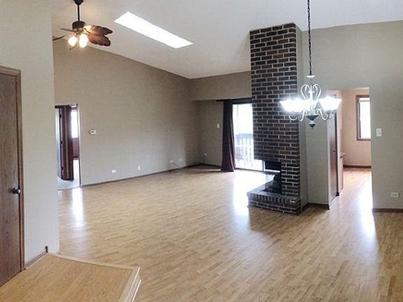 2nd image of 5985 Lakeside Pl APT 301B