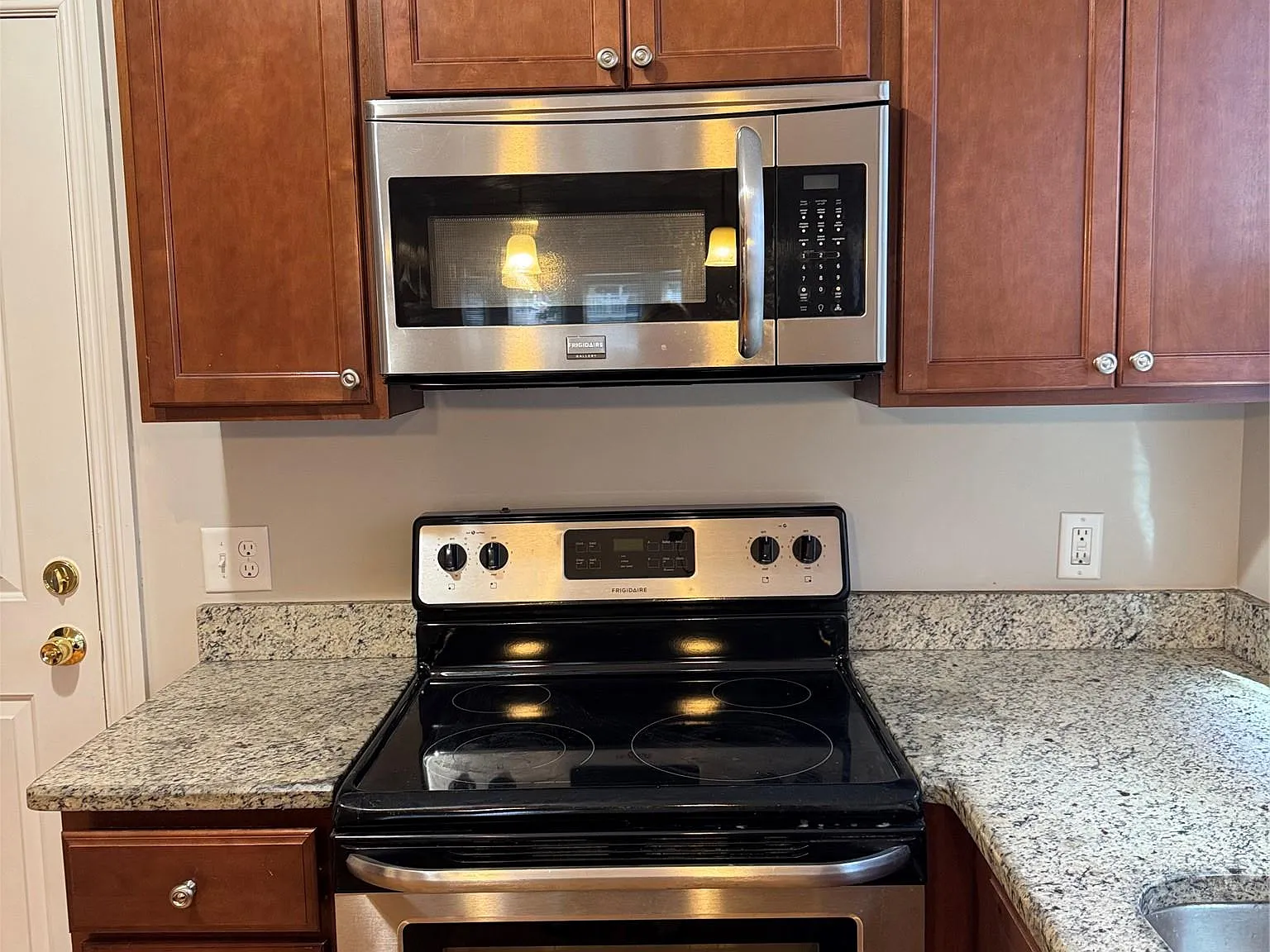 3 bed, 1.0 bath, 1100 sqft, $1,500 — Photo 4