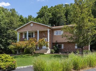 11 Beauregard Ter, Congers, NY 10920